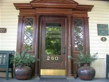 Olde Staunton Inn Екстер'єр фото